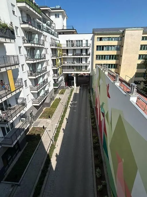 Modern Cabin With Garage Budapesta Apartament